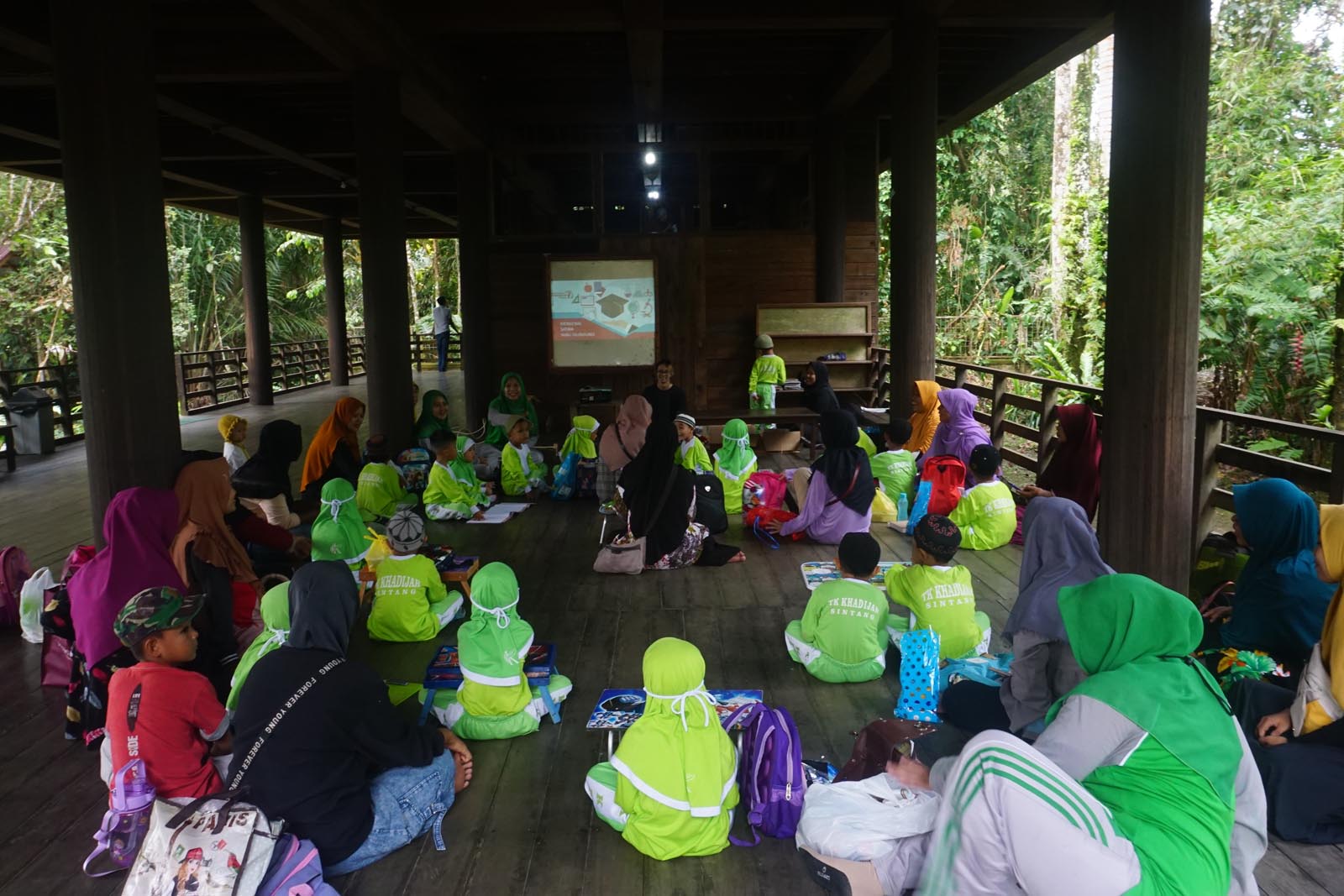 Het SOC geeft ook natuureducatielessen aan de leerlingen van de kleuterschool | © SOC