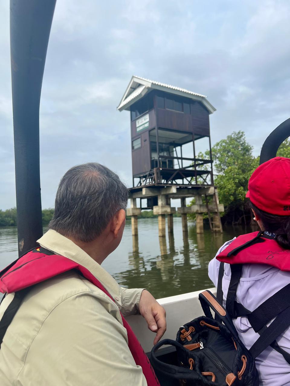 Aankomst bij de noordelijke security post. Gebouwd op diepe peilers. Met perfecte positie om alles in de gaten te houden.