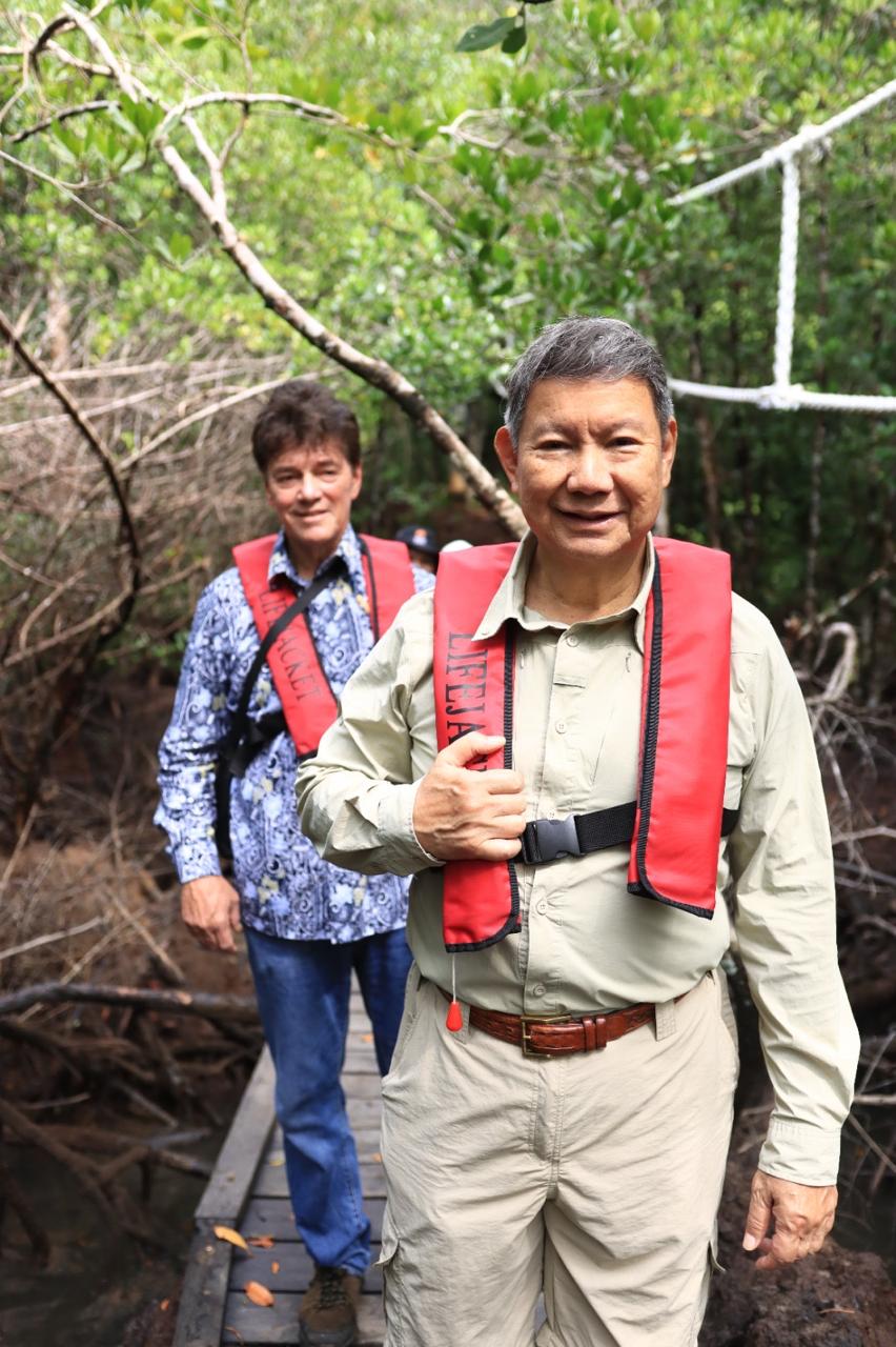 Een tevreden Hashim na alle inspecties.